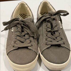 Taos Footwear Gray Sneakers